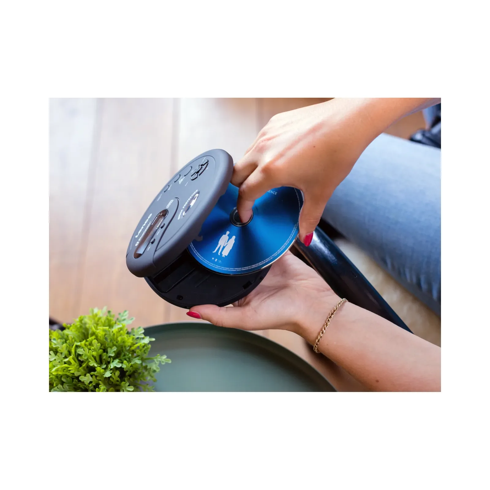 LENCO CD-300BK - Darbeye dayanıklı taşınabilir Bluetooth® CD-MP3 çalar